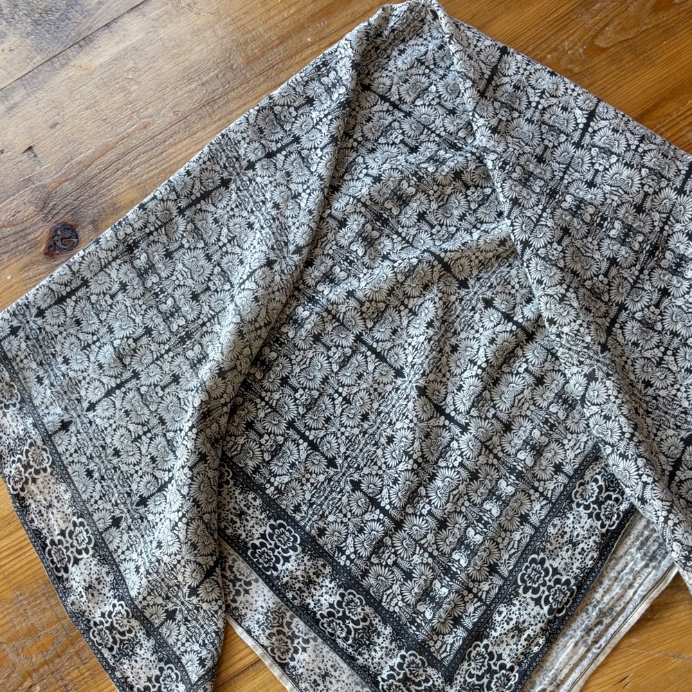 Magnolia Pearl scarf